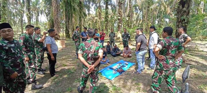 Personil Polres Labuhanbatu bersama Kodim 0209/LB saat menangkap ke empat tersangka, Sabtu (1/4).
