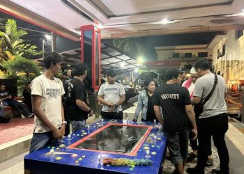 Personil Dirreskrimum Polda Sumut saat amankan mesin gelper, Sabtu (1/4).