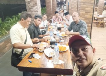 Anggota GAWAT Kepri saat buka bersama, Selasa (4/4).