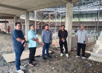 Saat Komisi III DPRD Pematangsiantar sidak dilahan bangunan mewah dijalan Melati, Kamis (6/4).