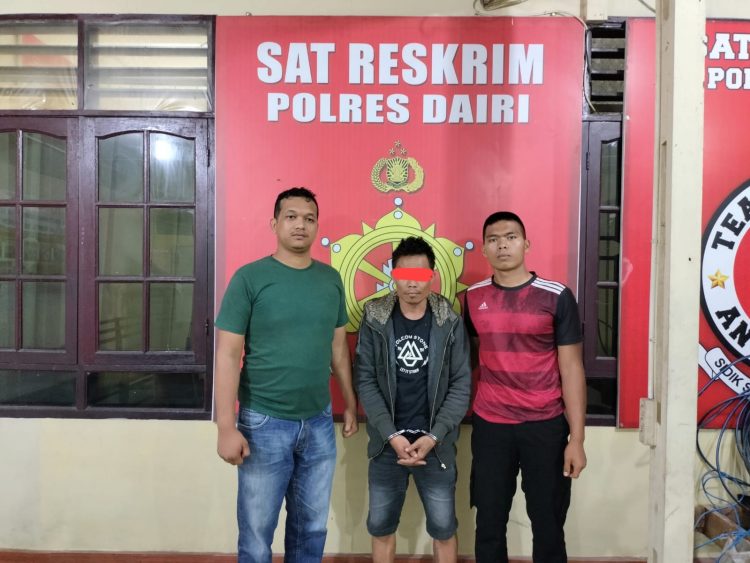 JB saat diamankan di Mapolres Dairi, Sabtu (8/4).