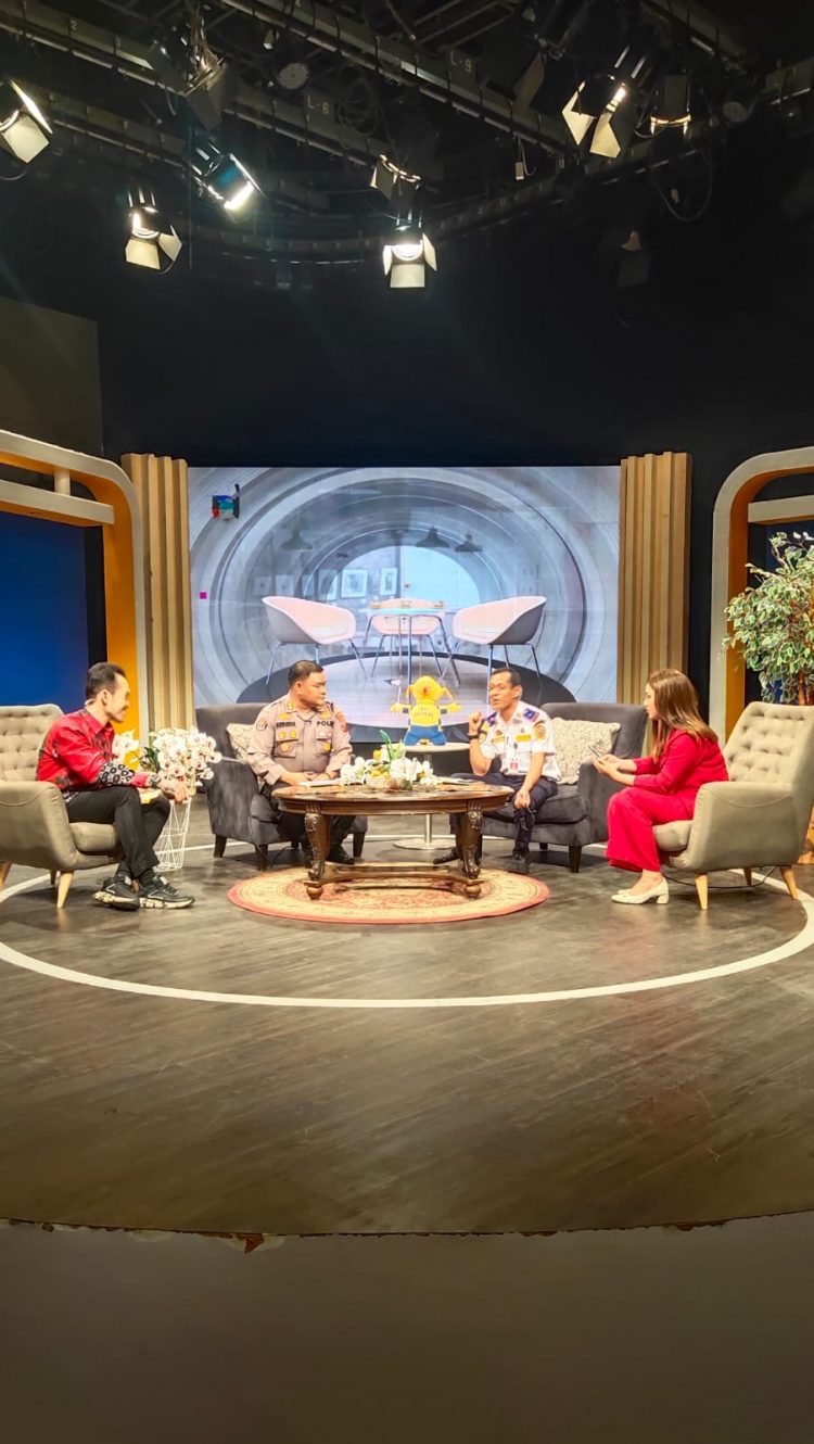 Polda Sumut saat hadiri Talk Show "Markombur" secara Live bertema Kesiapan Pengamanan Arus Mudik Lebaran 2023, Kamis (13/4).