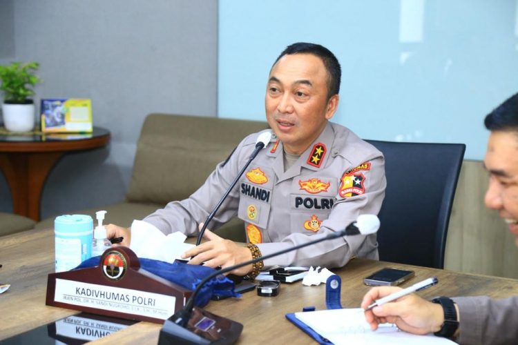 Kepala Divisi Humas Polri, Irjen. Pol. Sandi Nugroho saat pimpin persiapan pengamanan KTT ASEAN, Jumat (28/4).