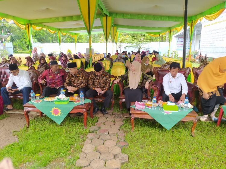 Launching 4 buka si SMPI Al- Azhar Belitang Mulya, Senin (1/5).