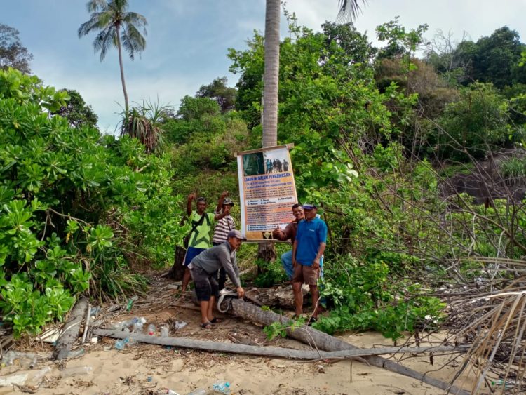Warga Bintan yang merupakan ahli waris pemilik lahan yang diduga dijual, Senin (1/5).