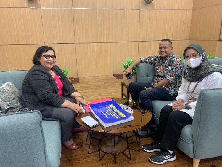 Fatimah Hutabarat SH saat berada di Dirjen Bina Marga Kementerian PUPR, Rabu (3/5). 