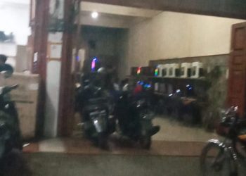 Warnet Ricardo beromset puluhan juta jual beli chip, Rabu (3/5).