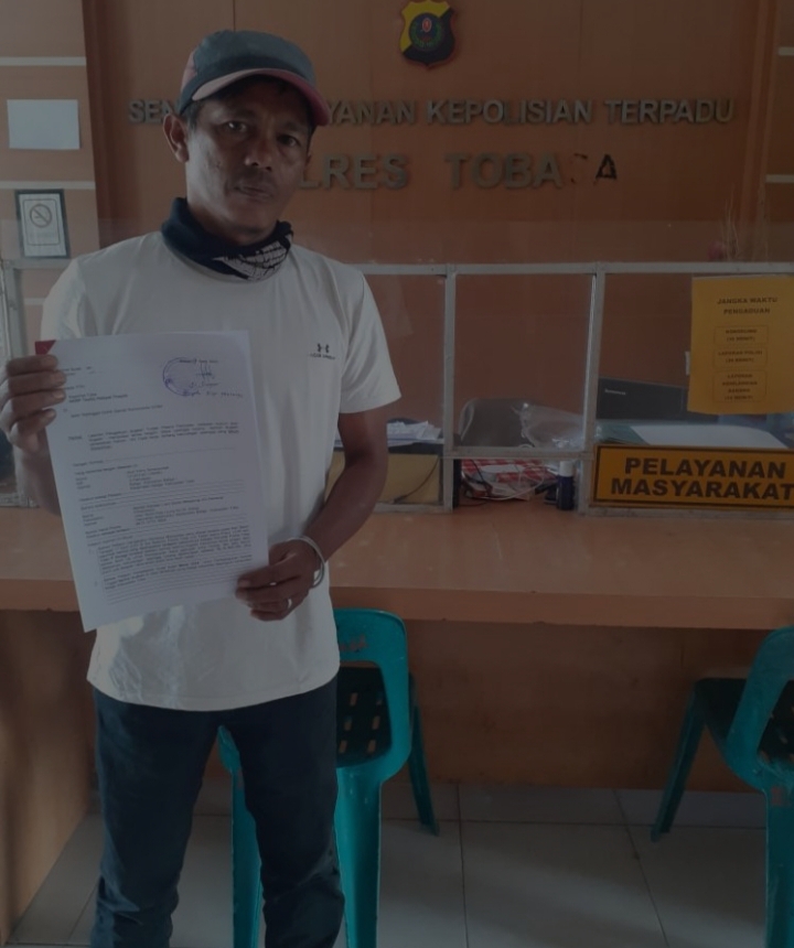 HFS saat melapor di Polres Toba, Senin (15/5).