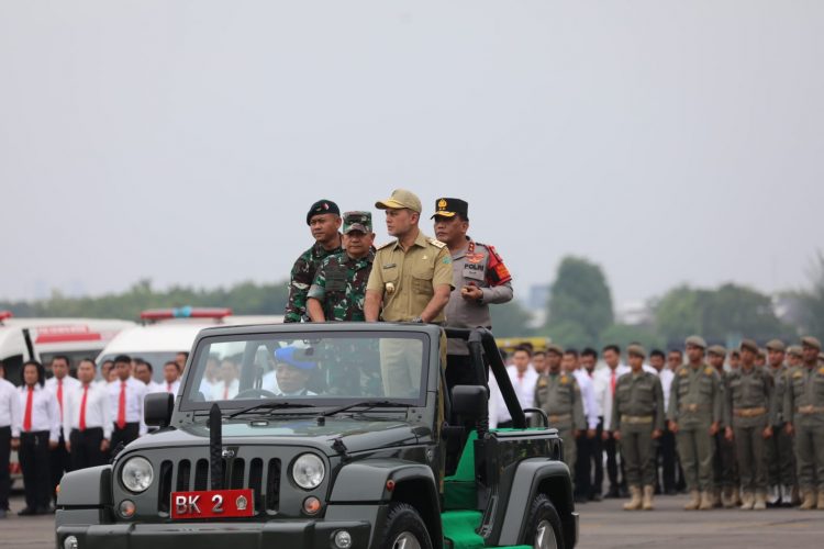Wakil Gubernur Sumatera Utara Musa Rajekshah, Kapolda Sumut Irjen. Pol. RZ Panca Putra Simanjuntak dan Pangdam I Bukit Barisan Mayjen TNI Daniel A Chardin mengecek kesiapan pasukan yang sudah ditentukan mulai dari Polri, TNI dan aparatur pemerintah daerah setempat, Senin (15/5).