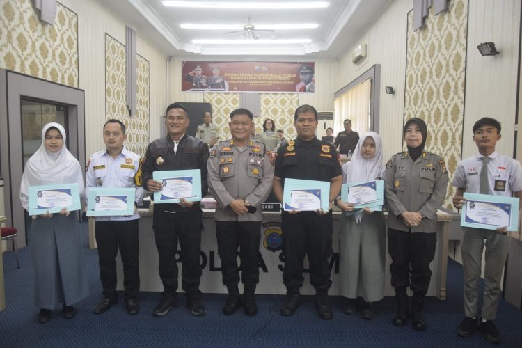 Kasubid Penmas Bid Humas Polda Sumut, AKBP. Dr Herwansyah SH, M.Si dan Kasubdit Multimedia, AKBP Navri Y, SH, MH mengikuti kegiatan dialog publik dengan tema Hoegeng: Keteladanan Melintasi Zaman secara virtual dengan Mabes Polri, Selasa (16/5).