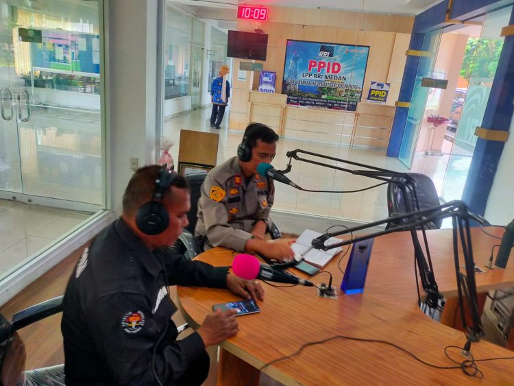 Wakapolsek Medan Timur, AKP. Edisman Purba SH, MH saat dalam acara dialog interaktif Polda Sumut, Rabu (17/5).