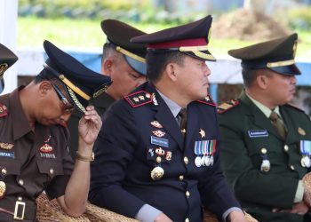 Kapolres Simalungun, AKBP. Ronald FC Sipayung SH, SIK, MH saat menghadiri kegiatan Upacara 
 Harkitnas ke- 115 Tahun 2023 yang digelar bersama Pemerintah Kabupaten Simalungun menggelar di halaman Kantor Bupati Simalungun, Pamatang Raya - Sumatera Utara, Senin (22/5).