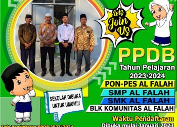 Stiker penerimaan siswa siswi baru Yayasan Al- Falah, Senin (22/5).