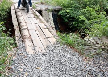 Kondisi gorong gorong yang terputus di Desa Nusa Bakti yang belum juga diperbaiki, Jumat (26/5).