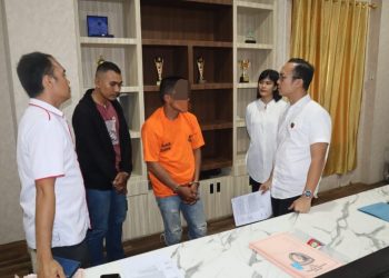 Tersangka OPP saat diamankan di Mapolresta Deliserdang, Jumat (26/5).