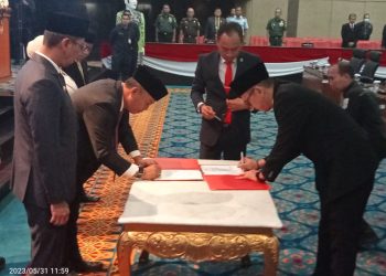 Bastian P Simanjuntak saat dilantik menjadi anggota DPRD DKI Jakarta PAW M Taufik, Rabu (31/5).