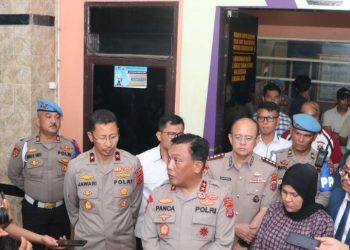 Irjen. Panca saat siaran pers pemecatan AKBP. Achiruddin, Selasa malam (2/5).