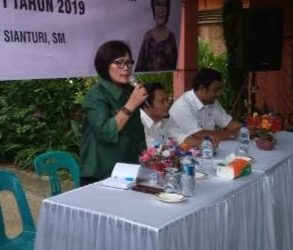 Mantan Ketua DPC Gerindra Kota Pematangsiantar dan juga anggota DPRD Kota Pematangsiantar, Netty Sianturi saat kegiatan reses pada tahun silam, Sabtu (27/5).