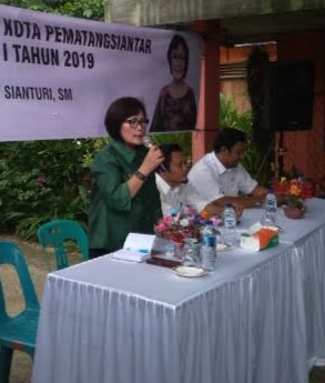 Mantan Ketua DPC Gerindra Kota Pematangsiantar dan juga anggota DPRD Kota Pematangsiantar, Netty Sianturi saat kegiatan reses pada tahun silam, Sabtu (27/5).