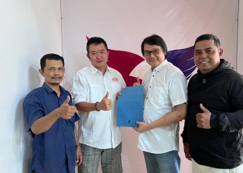Nur hidayat bacaleg DPRD Kota Tanjungpinang saat bersama Tan Edi SH, selaku Ketua Dewan Pimpinan Daerah DPD Perindo Kota Tanjungpinang, Rabu (31/5).