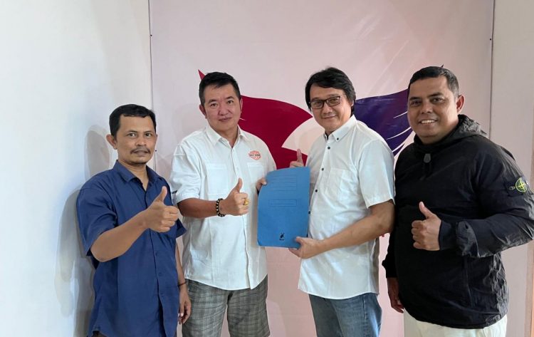 Nur hidayat bacaleg DPRD Kota Tanjungpinang saat bersama Tan Edi SH, selaku Ketua Dewan Pimpinan Daerah DPD Perindo Kota Tanjungpinang, Rabu (31/5).