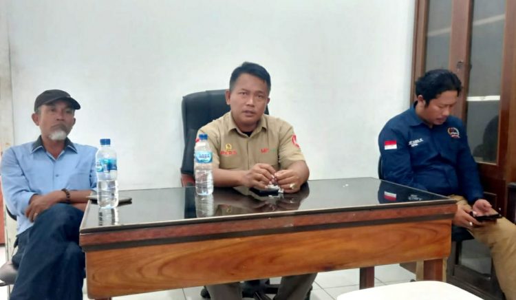 Burju Simatupang bersama rekan pengurus DPD SPRI Sumut, Senin (5/6).