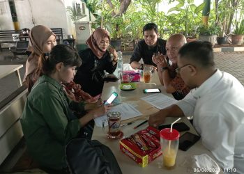 Forum wartawan MA saat menyusun laporan dan pernyataan menolak Forwama besutan Emil cs, Selasa (6/6).