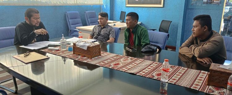 Pihak PT. Wadya Prima Mulia dan PT. Fajar Mas Murni saat pertemuan perdamaian, Rabu (14/6).