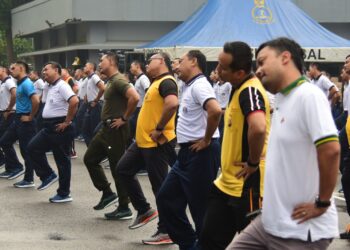 TNI - Polri dan stakeholder wilayah Jakut saat olahraga bersama, Jumat (16/6).