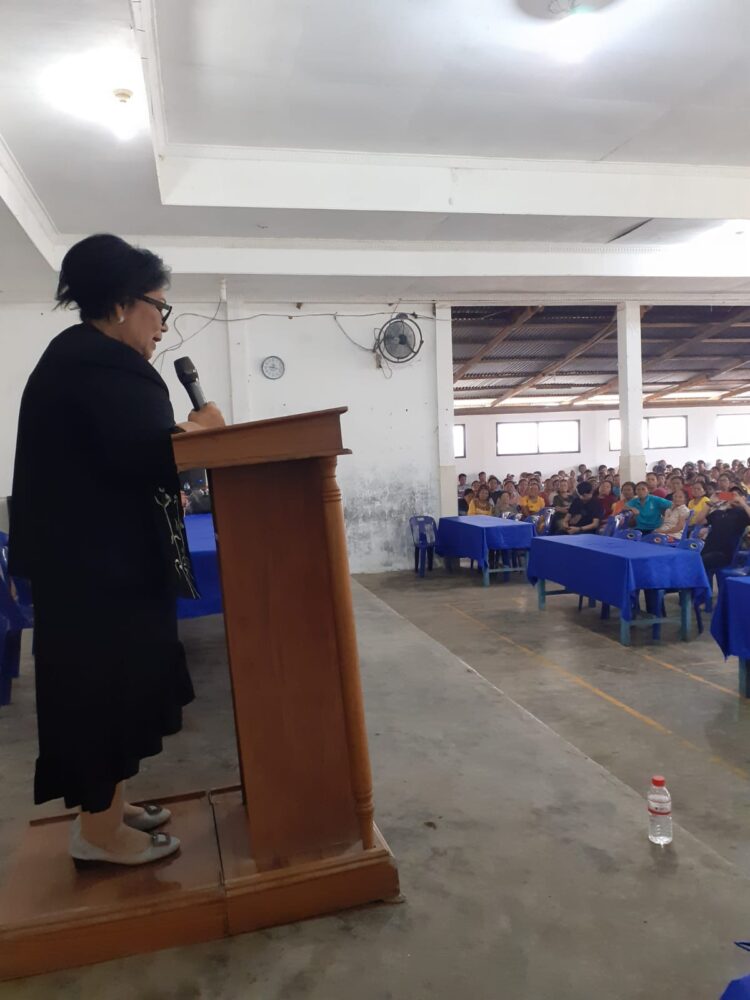 Fatimah Hutabarat saat paparkan prosedur pencairan ganti rugi pelebaran jalan Tarutung - Sibolga, Senin (26/6).