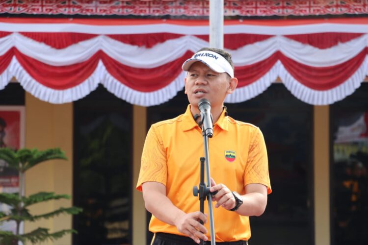 Kapolres Dairi, AKBP Wahyu saat olahraga bersama TNI - Polri dan Pemerintahan Kabupaten Dairi, Selasa (27/6).