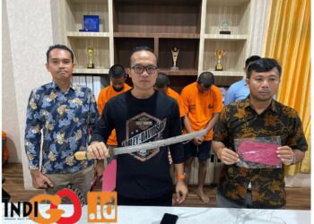 Polresta Deliserdang bersama ketiga tersangka saat konferensi pers, Rabu (28/6).