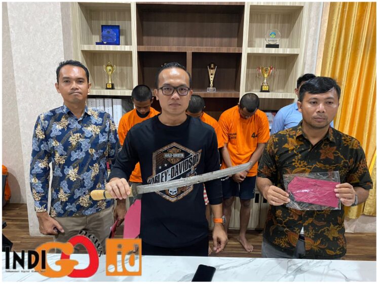 Polresta Deliserdang bersama ketiga tersangka saat konferensi pers, Rabu (28/6).