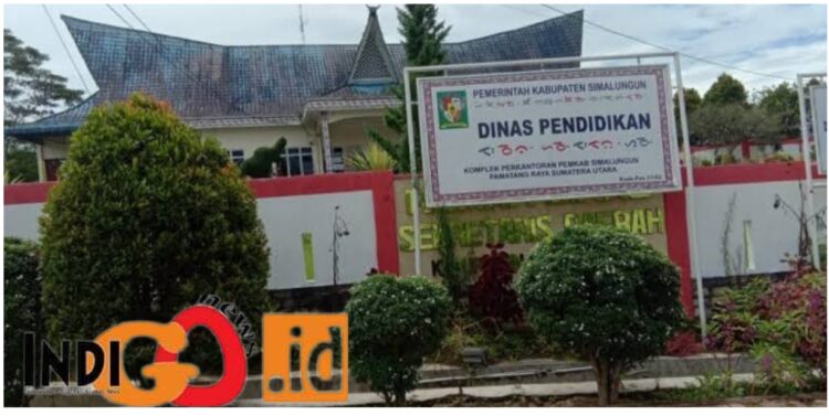 Kantor Dinas Pendidikan Simalungun yang proyek DAK dan Penggunaan Dana BOS dikuasai Dasa, Senin (3/7).