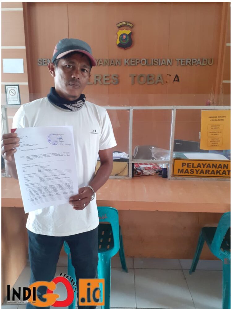 JFS saat membuat laporan di Polres Toba 3 bulan silam, Senin (3/7).