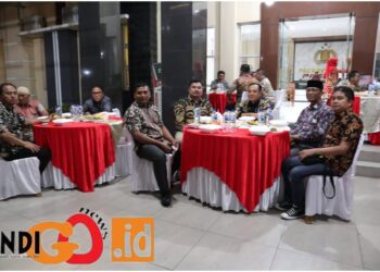 Kapolres Agara, AKBP. Doni bersama TNI, Forkopimda dan Tokoh Masyarakat saat nobar, Jumat (7/7).