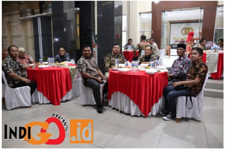 Kapolres Agara, AKBP. Doni bersama TNI, Forkopimda dan Tokoh Masyarakat saat nobar, Jumat (7/7).
