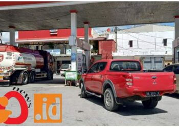 Mobil Dinas Pemuda dan Olahraga Kabupaten Taput yang selalu isi BBM subsidi, Kamis (13/7).