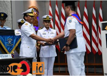 Danpushidrosal, Laksamana Madya TNI Nurhidayat saat menghadiri sidang terbuka senat STTAL dalam rangka penutupan pendidikan dan wisuda pascasarjana angkatan VIII dan IX sarjana angkatan XLI dan XLII, diploma angkatan XV tahun 2023 STTAL, Selasa (11/7).