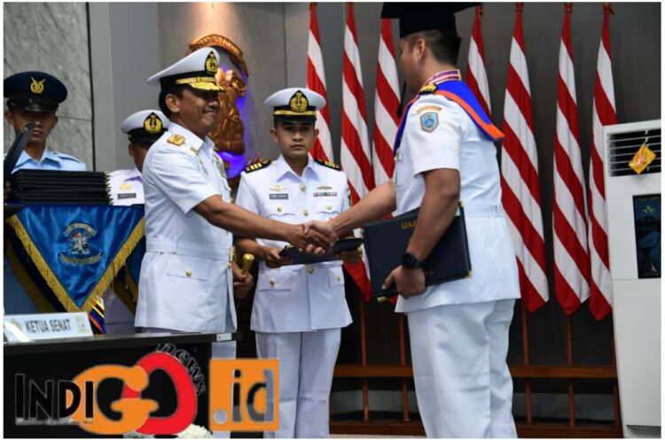 Danpushidrosal, Laksamana Madya TNI Nurhidayat saat menghadiri sidang terbuka senat STTAL dalam rangka penutupan pendidikan dan wisuda pascasarjana angkatan VIII dan IX sarjana angkatan XLI dan XLII, diploma angkatan XV tahun 2023 STTAL, Selasa (11/7).
