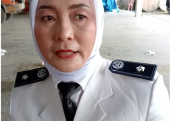 Dahlia SE, Kepala Desa Tugu Arum tiga periode, Jumat (14/7).