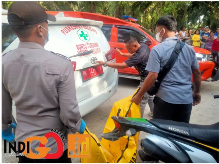 Jajaran Polsek Tanah Jawa saat evakuasi mayat Nayyara, Minggu (16/7).