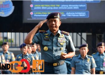 Danpushidrosal, Laksamana Madya TNI Nurhidayat saat pimpin upacara 17- an dan membacakan amanat TNI, Senin (17/7).