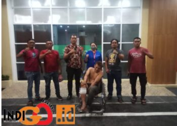 Tersangka saat diamankan di Polsek Percut Sei Tuan, Jumat (14/7).
