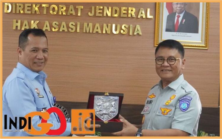Dirjen HAM, Dhahana bersama Direktur SDM dan Umum Jasa Raharja Rubi Handojo, Senin (31/7).