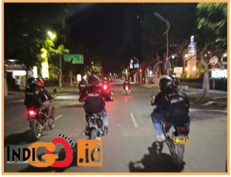 Tim Perintis Polrestabes Medan saat patroli siang - malam, Senin (31/7).