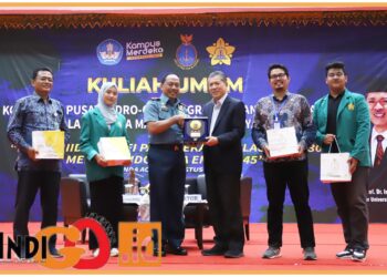 Danpushidrosal, Laksamana Madya TNI Nurhidayat saat berikan kuliah umum di Universitas Syiah, Kamis (3/8).