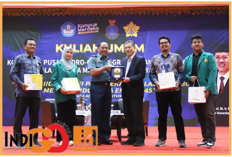 Danpushidrosal, Laksamana Madya TNI Nurhidayat saat berikan kuliah umum di Universitas Syiah, Kamis (3/8).