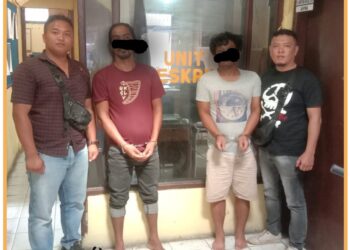 Tersangka saat diamankan di Polres Taput, Sabtu (5/7).