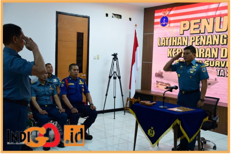 Dansatsurvei Pushidrosal, Kolonel Laut (P) B. Dwiadji Gultom tutup latihan penanggulangan bahaya kebakaran dan kebocoran Tahun Anggaran 2023 bertempat di ruang serbaguna Satsurvei - Jakarta Utara, Senin (7/8).